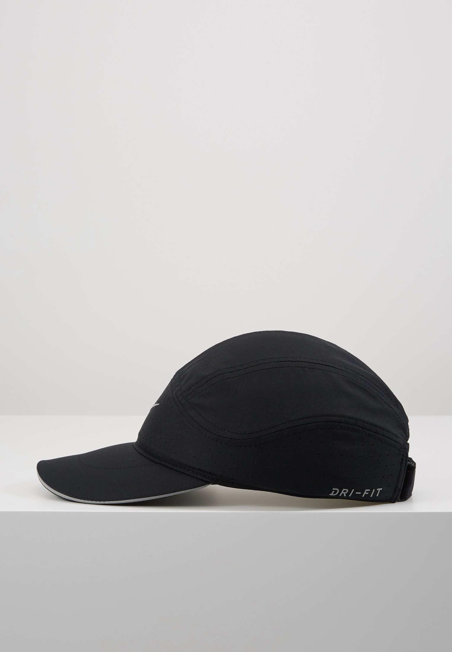 nike aero cap