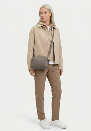 L.CREDI, FRANKA UMHÄNGETASCHE 25 CM - Sac bandoulière - dark taupe