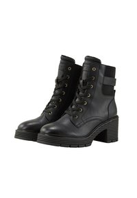 Schwarze Leder-Stiefeletten mit strukturiertem Finish, runder Zehenpartie, Schnürung vorne, goldenen Ösen und gestapeltem, gestreiftem Absatz. Verfügt über elastische Seiteneinsätze.