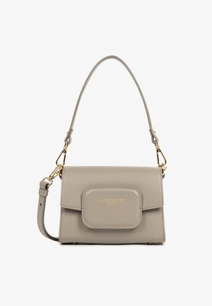 Borsa in pelle grigia Lancaster Paris con manico superiore, tasca frontale con patta, hardware dorato e tracolla staccabile.