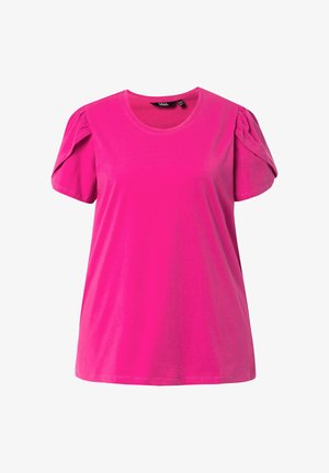 Felroze blouse met korte mouwen, ronde halslijn en geplooide pofmouwen, weergegeven op een witte achtergrond.