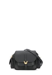 Sort læder crossbody taske med tekstureret overflade, guldhardware, frontklap og justerbar rem. Har et stort hovedrum og en sidelomme.