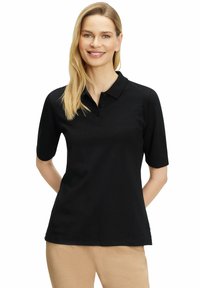 Zwarte polosjirt met korte mouwen, een kraag en een drie-knopen sluiting; gladde stof met een ontspannen pasvorm.