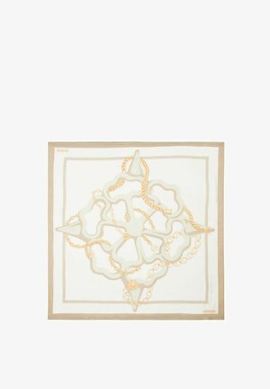 Foulard quadrato di seta con bordo beige e motivo a catena dorata disposto in un disegno simmetrico su sfondo bianco.