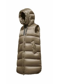 Gevoerde khaki vest met een capuchon, voorzien van grote gewatteerde secties, een ritssluiting aan de voorkant en een zijzak voor utilitaire doeleinden. Glad, reflecterend oppervlak.