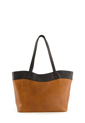 Bruine leren tote bag met een zwart leren bovenkant, een gladde textuur, twee lange handvatten en een subtiele merklogo aan de voorkant.