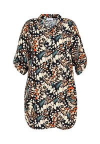 Dames tuniek met knoopsluiting en patroon geïnspireerd op vlindervleugels in zwart, crème, oranje en teal, met 3/4 pofmouwen en een kraag.
