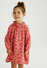 Next RUFFLE COLLAR - Denimové šaty - coral pink ditsy