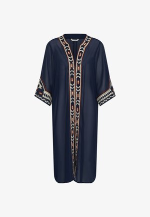 Robe ample de style kimono bleu marine avec manches trois-quarts, ornée de broderies géométriques en blanc, rouge et beige le long des bords et des poignets.
