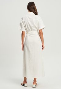 CALLI CHARLI - Haljina-majica - white