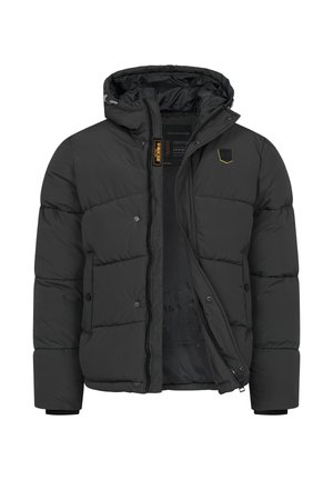 Schwarze gepolsterte Winterjacke mit Kapuze, teilweise offen, mit zwei Fronttaschen und einem kleinen, gelb umrandeten Abzeichen auf der Brust.