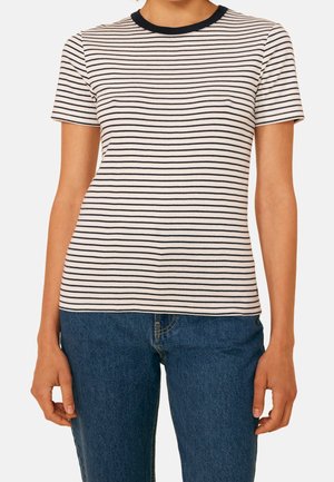 Gestreept T-shirt in crème en marineblauw met korte mouwen, een ronde hals en een aansluitend model. Gemaakt van zachte, lichtgewicht stof.