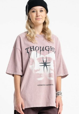 - T-shirt z nadrukiem