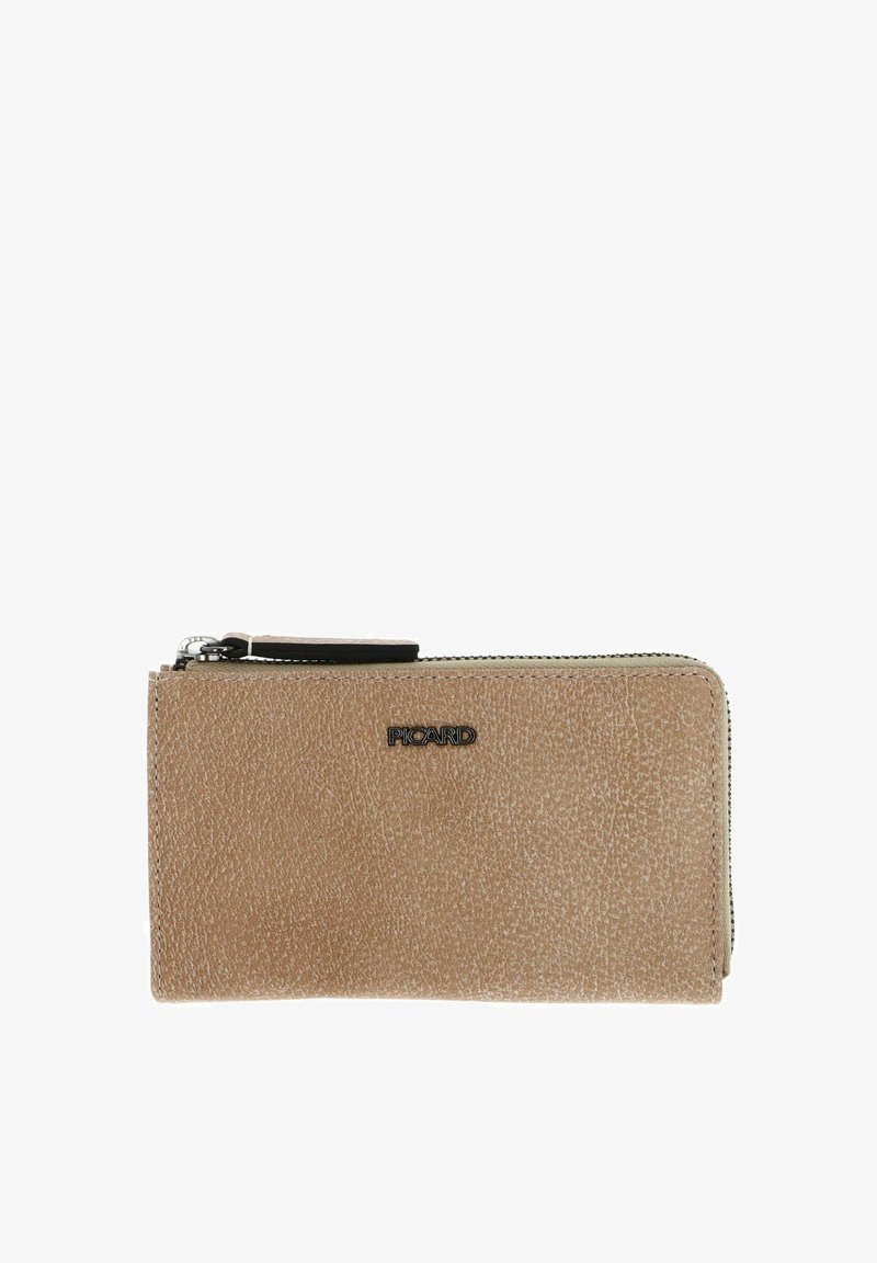 Portefeuille en cuir beige avec une surface texturée, une fermeture éclair en métal et un détail de logo. Forme rectangulaire compacte avec une couture soignée.