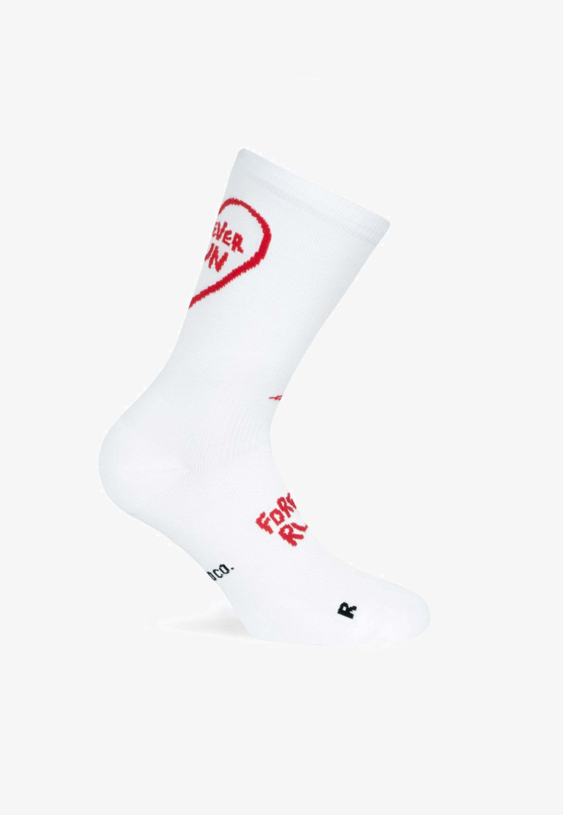 Calcetín de mezcla de algodón blanco con texto rojo, que incluye "FOREVER RUN", en una fuente divertida y un gráfico de corazón cerca de la parte superior.