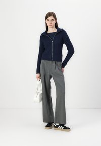 Hollister Co. Hollister Comfy Cloud Zip-Up Cable-Knit Sweater - Casaco de malha - blue