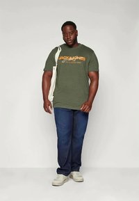 Jack & Jones JJALVIS TEE CREW NECK 3 PACK - Apdrukāts T-krekls - kombu green/navy blazer/black