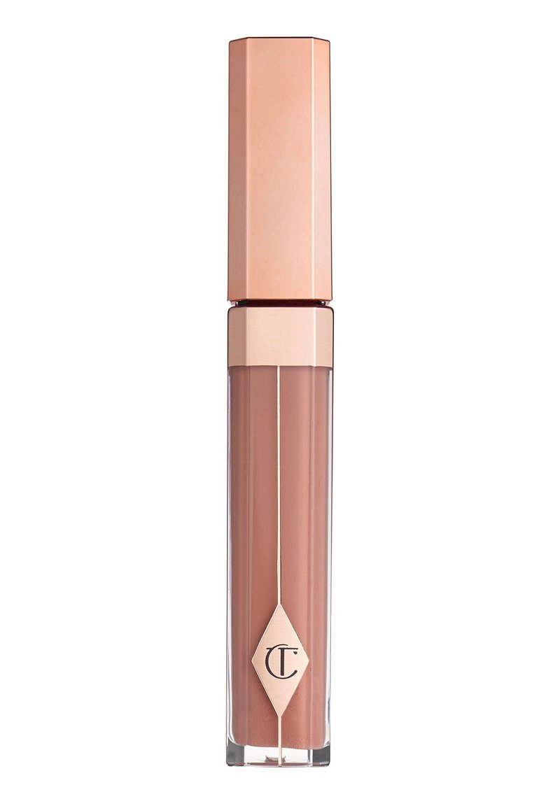 Nude Flüssiglippenstift in einem transparenten Tube mit einem goldenen und roségoldenen sechseckigen Deckel, der ein diamantförmiges Logo auf der Vorderseite zeigt.