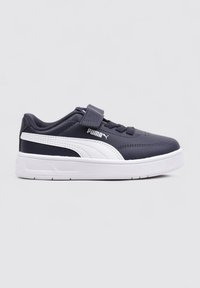 Sneakers sintetiche blu navy con accenti bianchi, dotate di uno strap in velcro e lacci. Suola piatta in gomma bianca con battistrada testurizzato.