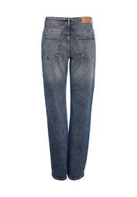 Tmavomodré rifle z denimu s rovno strihanými nohavicami, vybavené dvoma zadnými vreckami a koženou záplátou na páse. Rovnomerná štruktúra a minimálne vyblednutie.