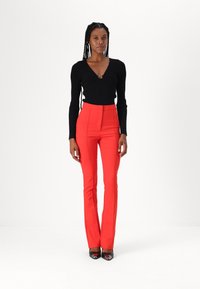 Patrizia Pepe PANTALONI TROUSERS - Bukse - glam red