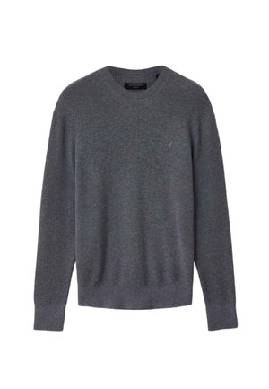 Grijze gebreide trui met ronde hals, geribbelde boorden en zoom, met een klein logo op de linkerkant van de borst. Zacht van textuur en een aansluitend ontwerp.