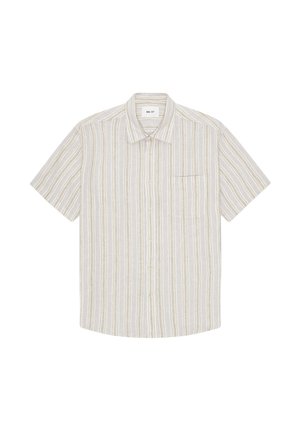 Chemise à manches courtes boutonnée avec des rayures verticales beige, blanches et marron clair et une poche poitrine sur le côté gauche.