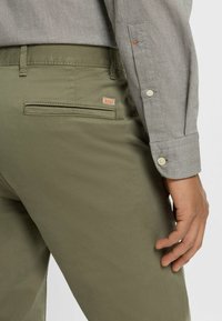 BOSS SLIM - Chino - open green two