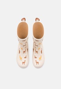 Bottes blanches imperméables arborant un motif répétitif de lamas marron et beige, avec une finition lisse et une doublure intérieure marron.