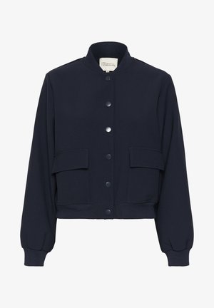 Giacca cropped di un blu navy scuro con colletto alto, chiusura davanti a bottoni e due tasche a patta; realizzata in tessuto solido e testurizzato.