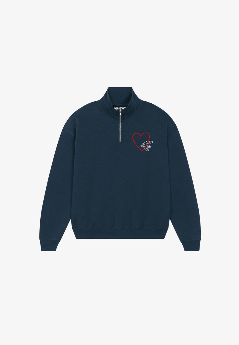 Sweat-shirt bleu marine à col zippé en tissu doux, avec une broderie de cœur rouge et un motif graphique blanc sur la poitrine.