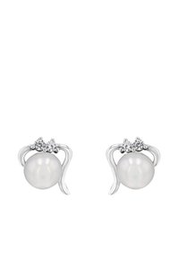 Silvriga örhängen med runda vita pärlor prydda med en trio klara rhinestones, böjda accenter och en slät polerad yta.