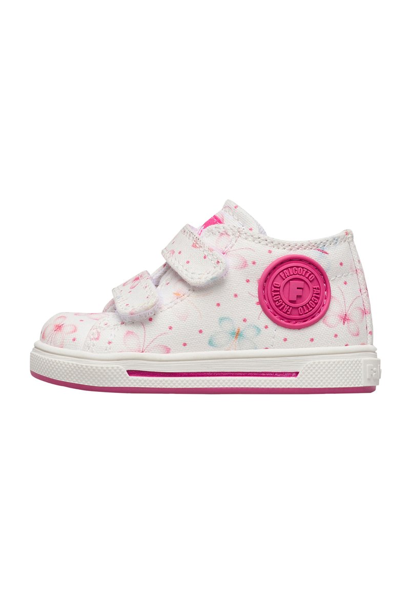 Weißer Kindersneaker mit rosa Blumenmustern, zwei Klettverschlüssen und einem rosa runden Logo an der Seite, mit einer weißen und rosa Sohle.