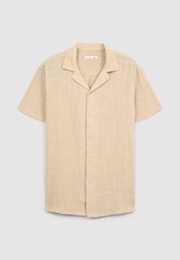 Camicetta beige a maniche corte realizzata in tessuto texturizzato, con colletto rilassato e cinque bottoni, dotata di orlo dritto e cuciture laterali.