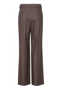 Pantalons taillés à carreaux marron avec passants de ceinture, poches arrière boutonnées et coupe ample.