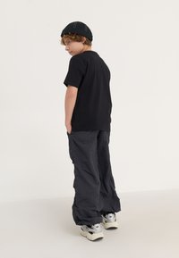 Yourturn Kids 2 PACK UNISEX - Pamata T-krekls - black/brown