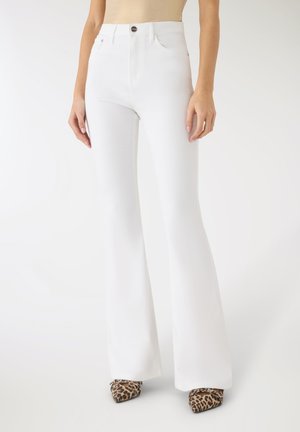A VITA ALTA - Jeans a zampa - bianco ottico