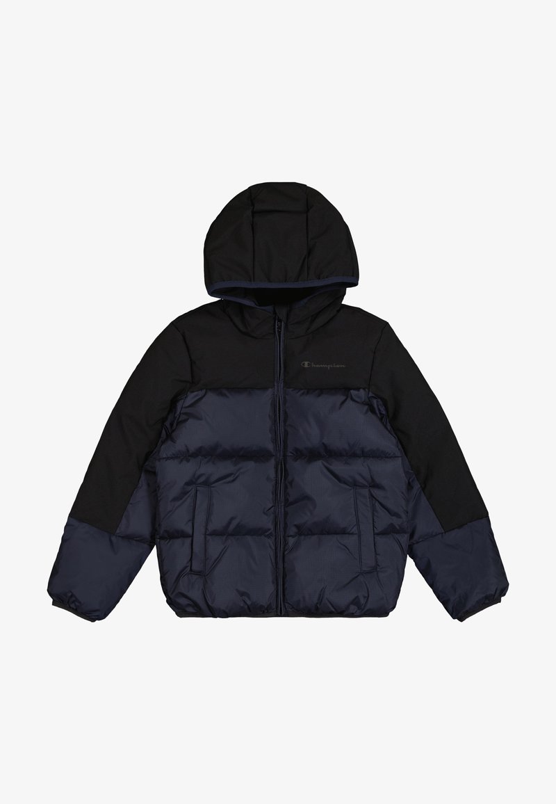 Veste rembourrée navy avec un haut noir, fermeture éclair à l'avant, capuche et deux poches latérales. Présente une texture matelassée et le logo Champion sur la poitrine.