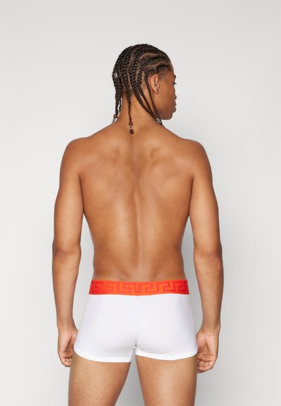 Versace UNDERPANTS LOW RISE TRUNK TOPEKA NEW LOGO - Boxers - white/coral russet