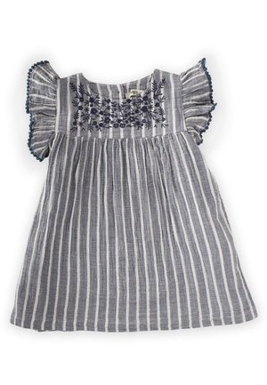 Robe rayée grise et blanche, avec des manches froncées, de la broderie florale et un bas évasé. Fabriquée en tissu léger.