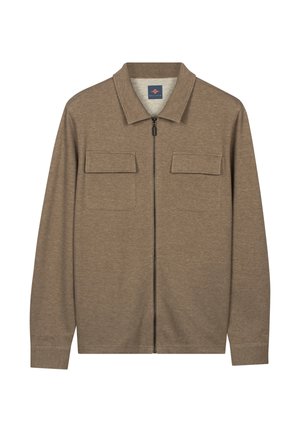 Bruine zip-up overhemdjas met lange mouwen, twee borstzakken met klep en een kraag, afgebeeld op een witte achtergrond.