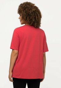 Ulla Popken V-AUSSCHNITT HALBARM - T-shirt basic - light red