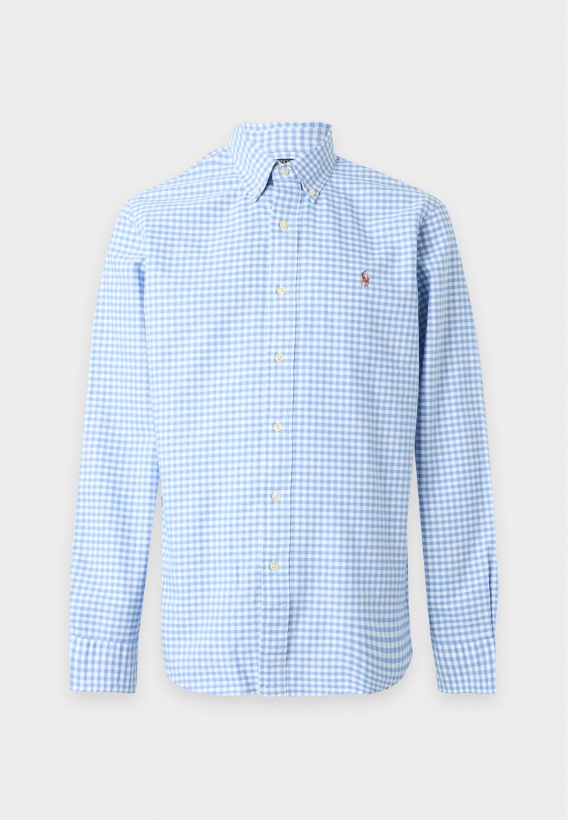 Chemise à manches longues à carreaux bleu clair et blanc, boutonnée avec un col boutonné et un petit logo brodé sur la poitrine.