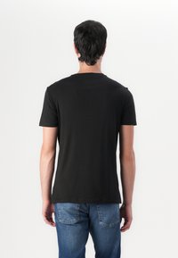 Tommy Jeans TEE 3 PACK - T-shirts - black /grey/ecru