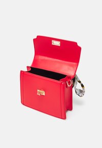 Pieces PCABBELIN CROSS BODY - Handbag - fiery red detail/black