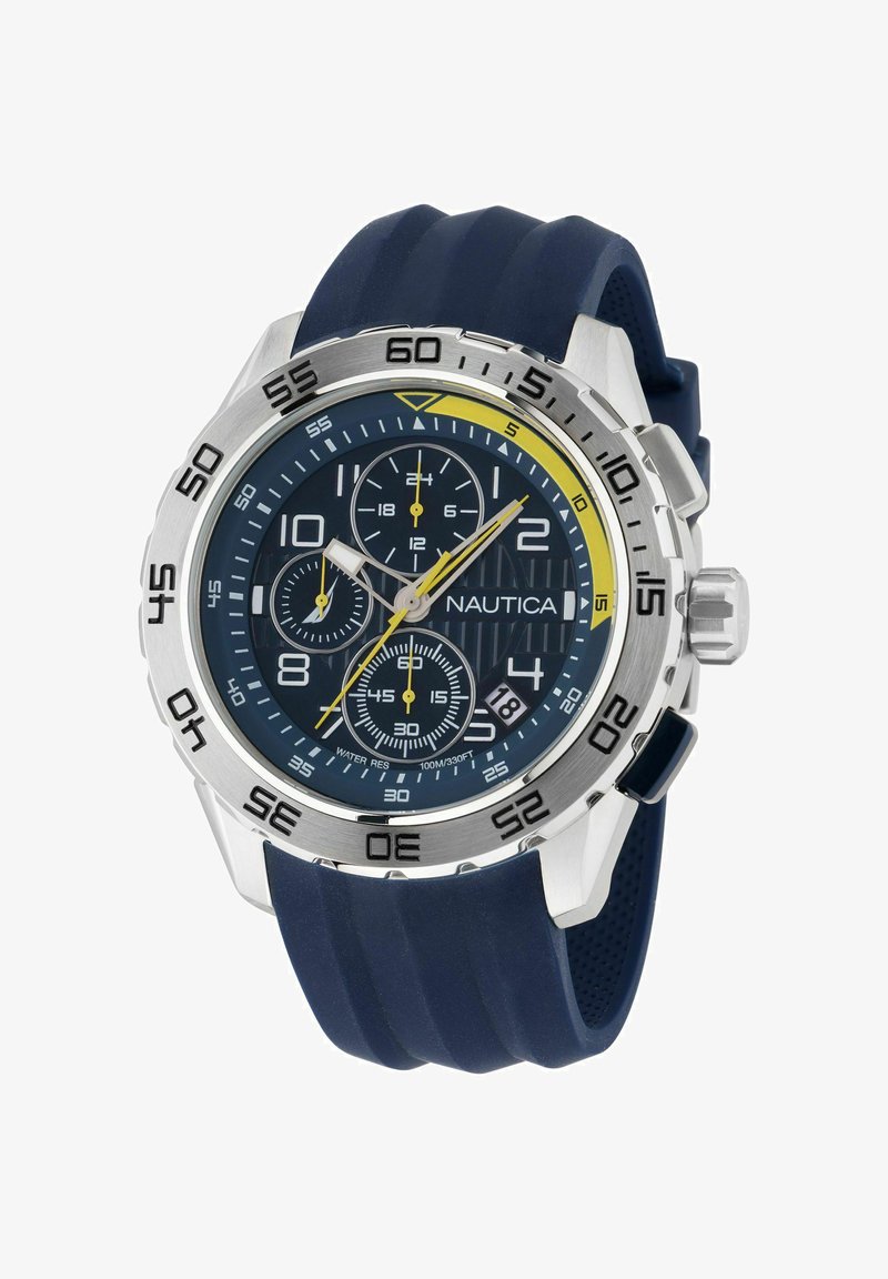 Orologio Nautica con cassa in acciaio inossidabile, quadrante blu scuro, dettagli gialli, subquadranti cronografici e cinturino in silicone blu. Resistente all'acqua fino a 100m.