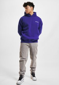 Pegador LOGO OVERSIZED  - Kapuutsiga pusa - washed endless blue