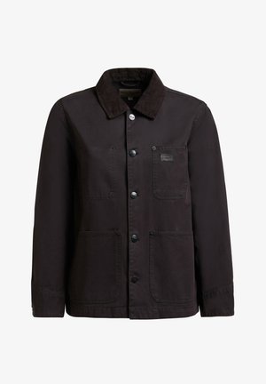 Tummanruskea nappikiinnitteinen takki, jossa samettikurkkainen kaulus, rintatasku ja kaksi suurta alhaalla edessä olevaa taskua.