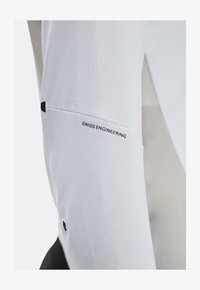 Non sélectionné, white silver-coloured