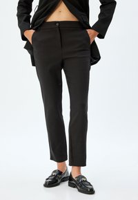 CIGARETTE - Pantalones chinos - black